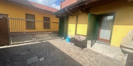 CASA INDIPENDENTE CON CORTILE