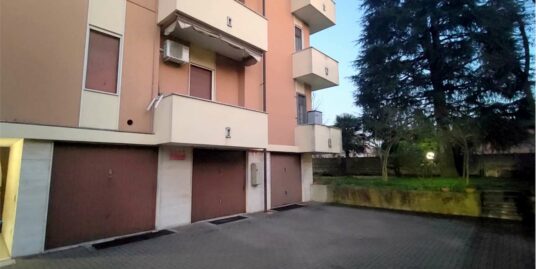 3 LOCALI + 2 SERVIZI Zona FRATI