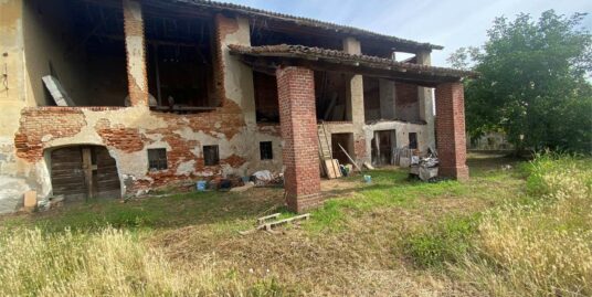 CASCINALE RUSTICO SU TERRENO EDIFICABILE