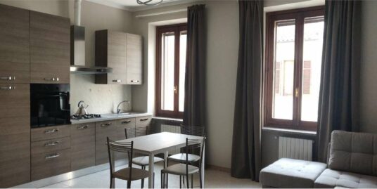 Ampio bilocale arredato in zona centro