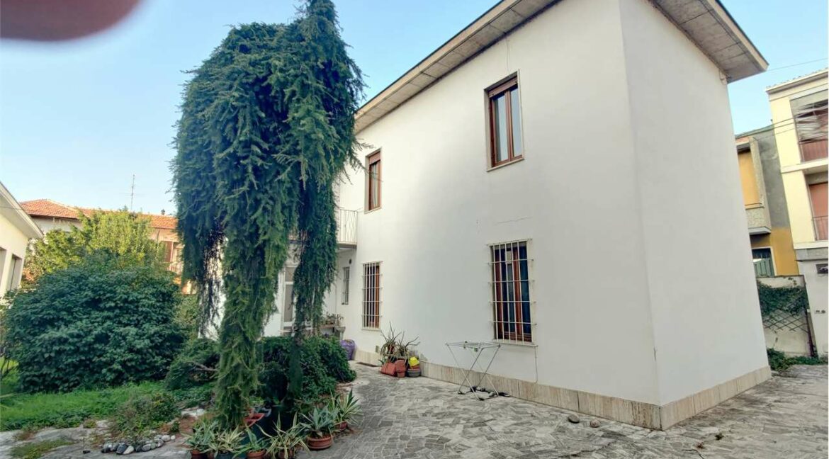 imm_33222-20251110175944-1280