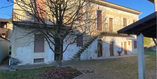 Ampia Casa Indipendente con Giardino e Rustici.