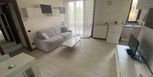 Monolocale Moderno (2011) – 200m dal Passante per Milano – Box & Terrazzo